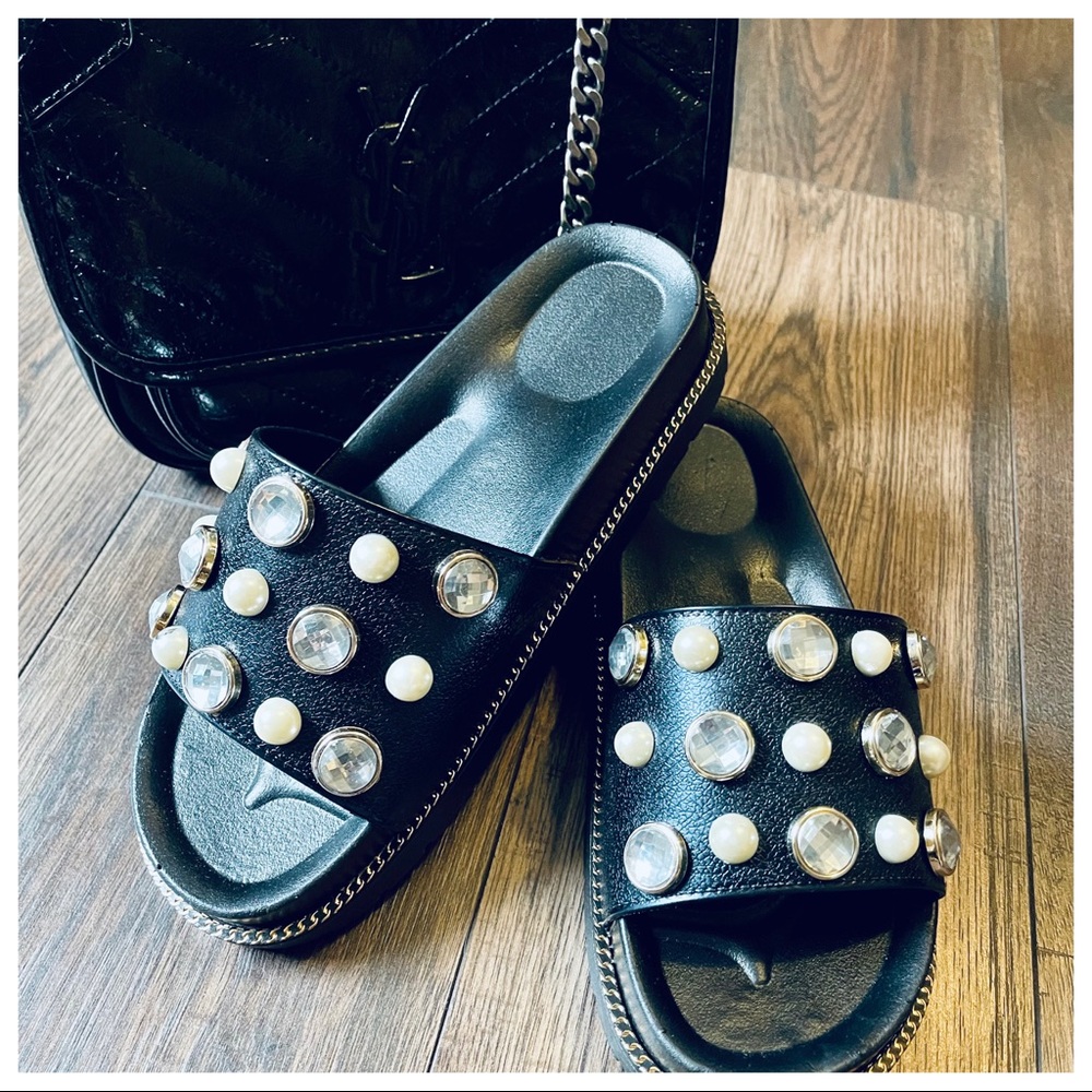 ✨LAST ONE✨PARIS Unique Pearl stone detailing slides sandals - Picture 5 of 5